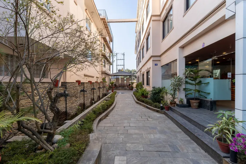 Sarovar Residency Serviced Apartment Hotel - Image 1