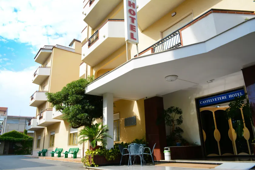 Castelvetere Hotel - Image 1