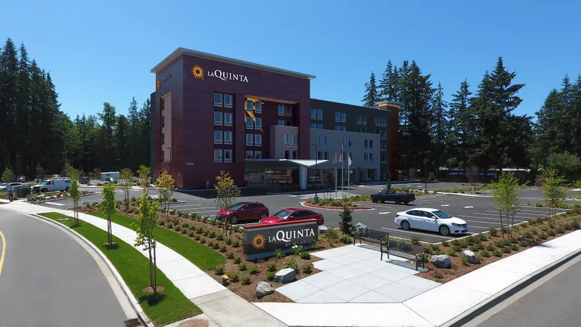 La Quinta Inn & Suites by Wyndham Marysville - Image 1