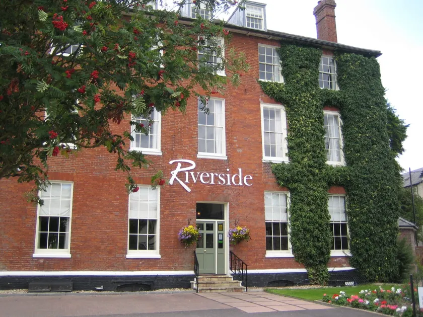 The Riverside House Hotel - Image 1