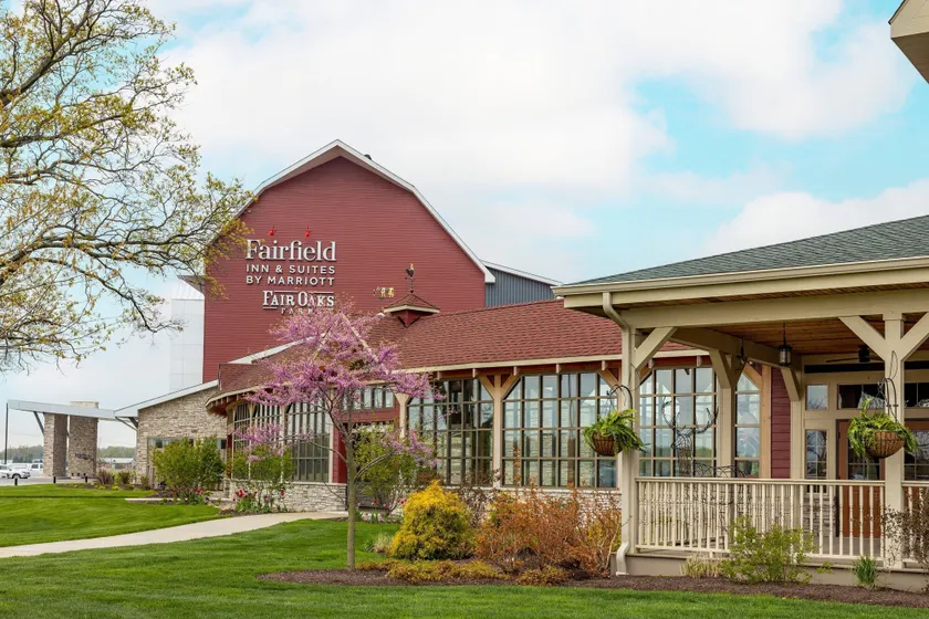 Fairfield Inn & Suites by Marriott Fair Oaks Farms - Image 1