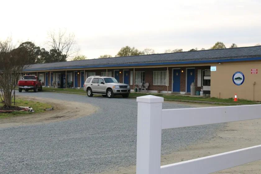 Four Oaks Lodging - Image 1