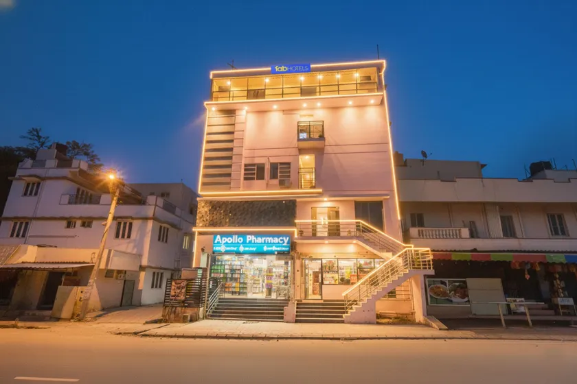 FabHotel La Palma Suites - Nr RMZ Eco world - Image 1