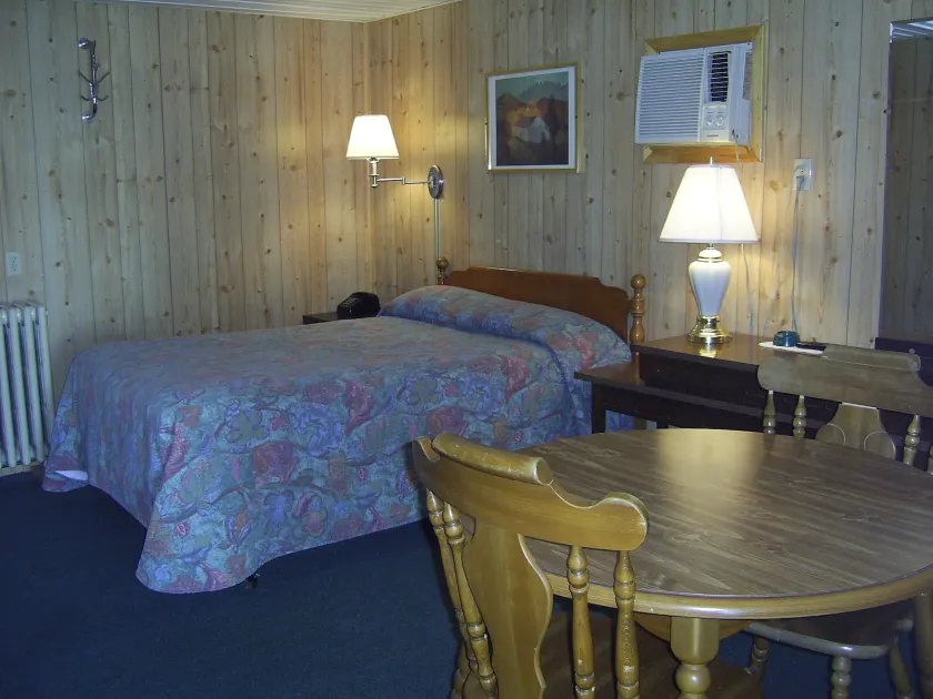 Cedar Grove Motel - Image 1