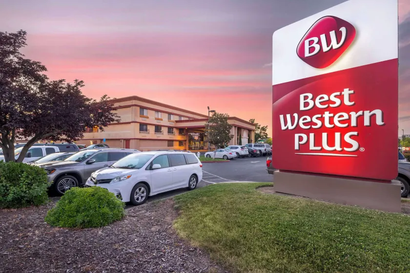 Best Western Plus Orchid Hotel & Suites - Image 1
