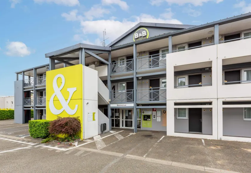 B&B HOTEL CHARTRES Le Forum - Image 1