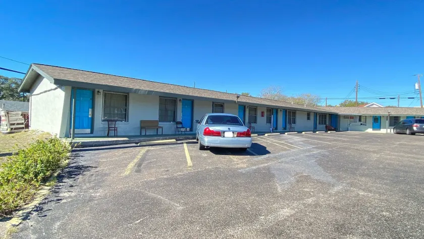 Tropic Motel - Image 1