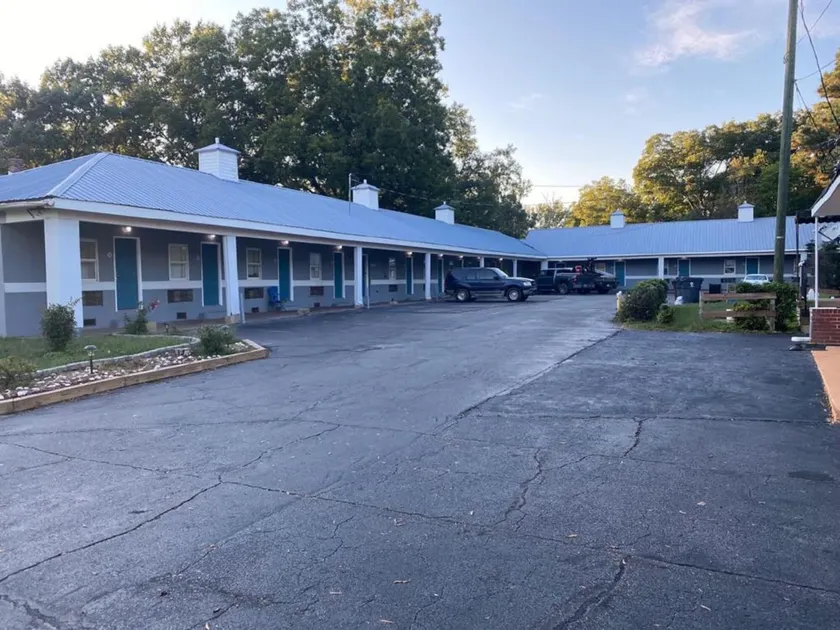 Budget Inn Express - Image 1
