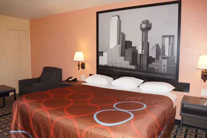 Super 8 by Wyndham Farmers Branch/North Dallas - Image 1