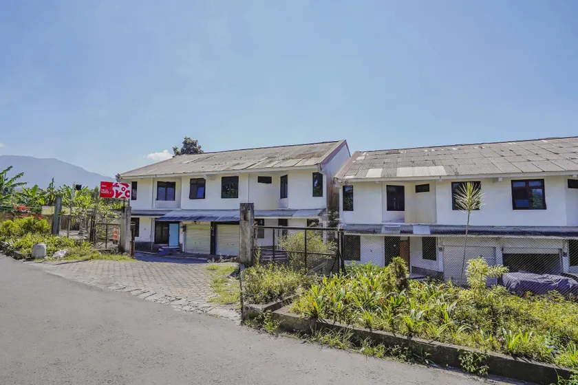 OYO 90352 Villa Agape 2 - Image 1