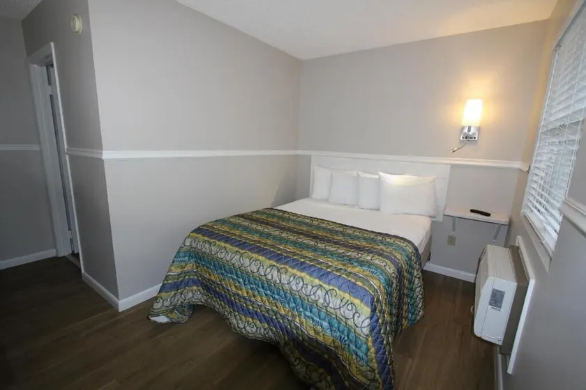 Beach Bum West-O Motel - Image 1