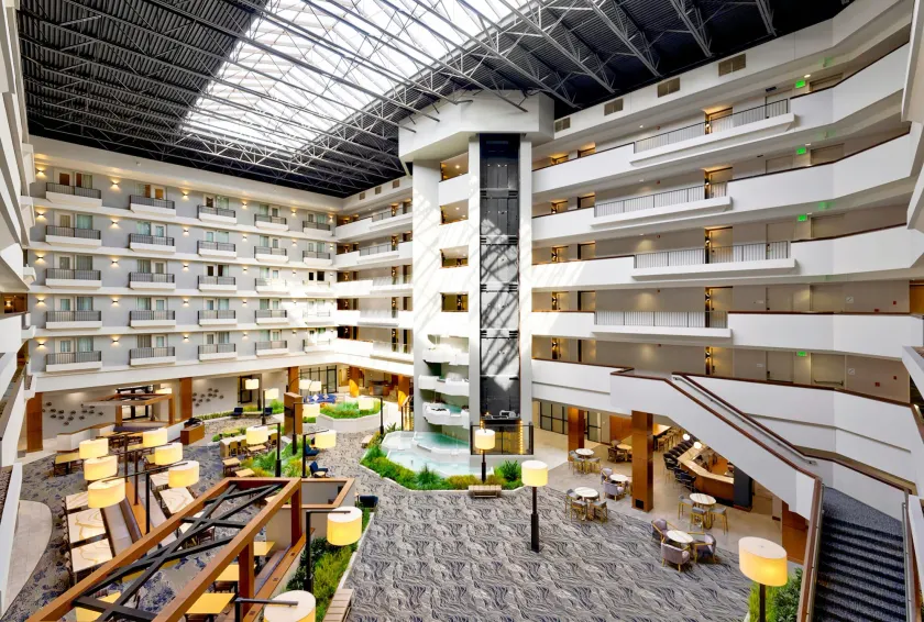DoubleTree by Hilton Davenport - Image 1