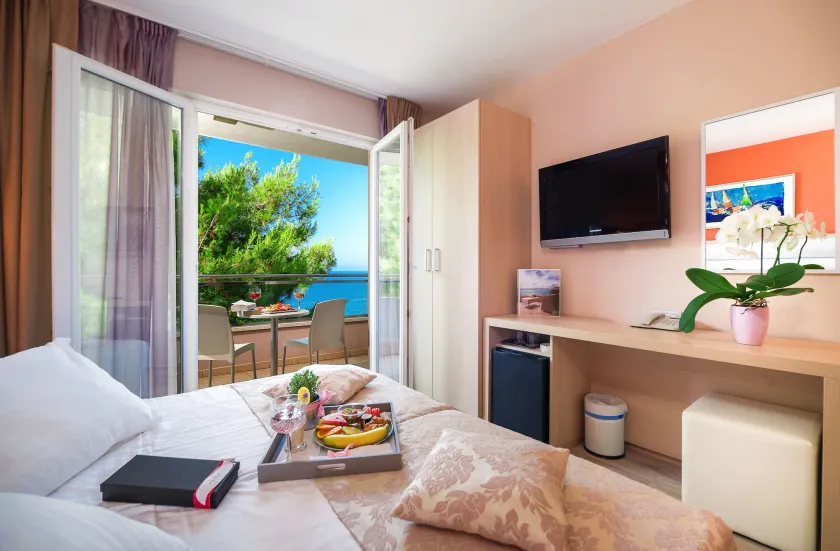 Hotel Maritimo - Image 1