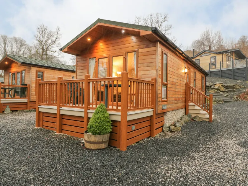 8 Woodlands - Image 1