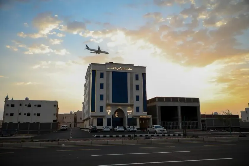 E Hotel - Image 1