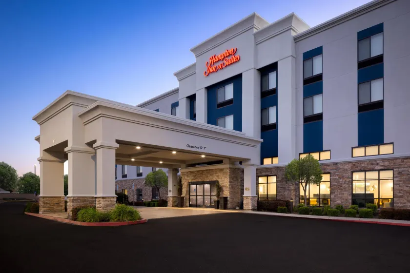 Hampton Inn & Suites Manteca - Image 1