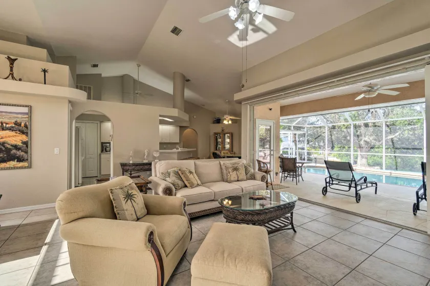 Punta Gorda Hub w/ Pool, 2 Miles to Peace River! - Interiör