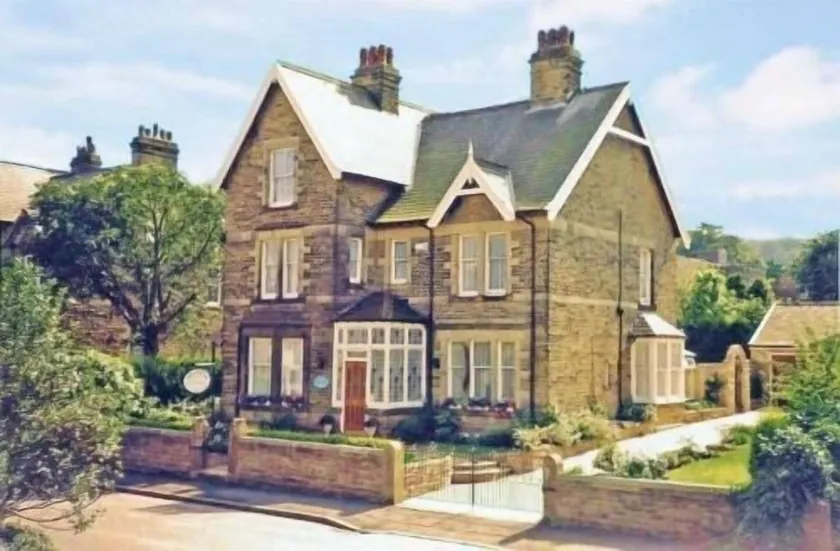 Braemar Guest House - Image 1