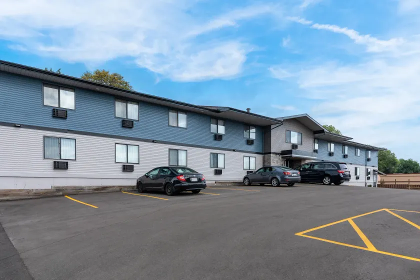 Econo Lodge Madison East - Image 1