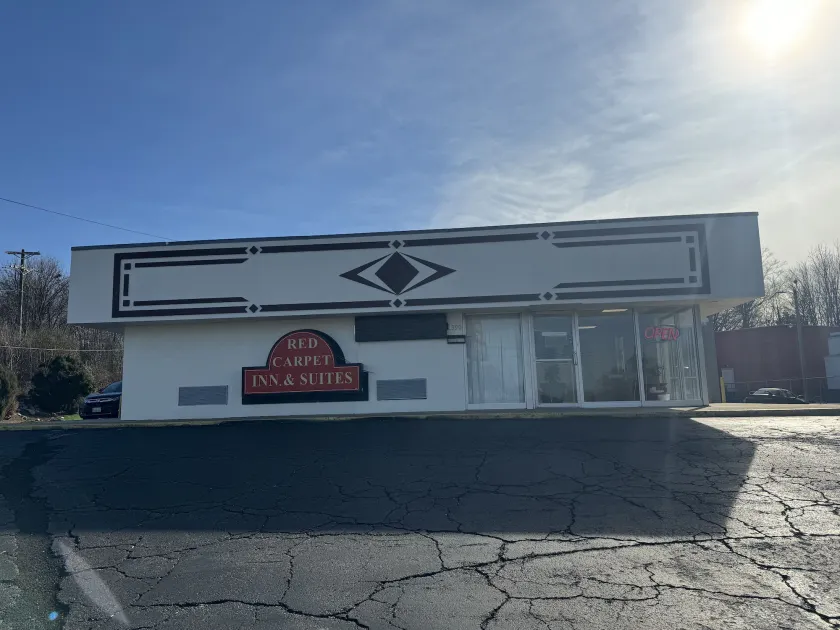 Red Carpet Inn & Suites - Danville - Image 1