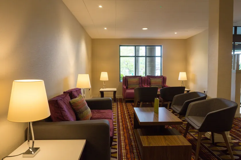 Cedar Court Wakefield - Lobby sitting area