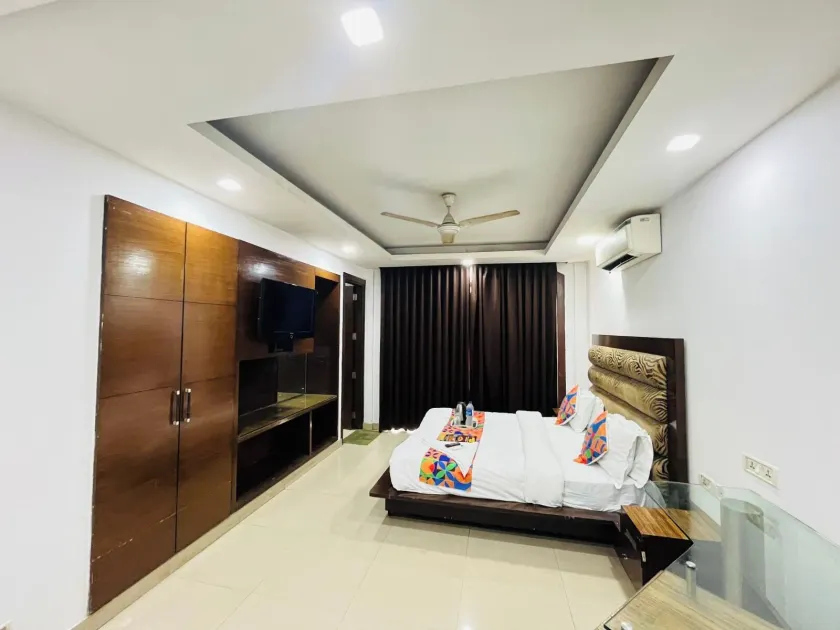 Roomshala Hotel Lee Grand - Image 1