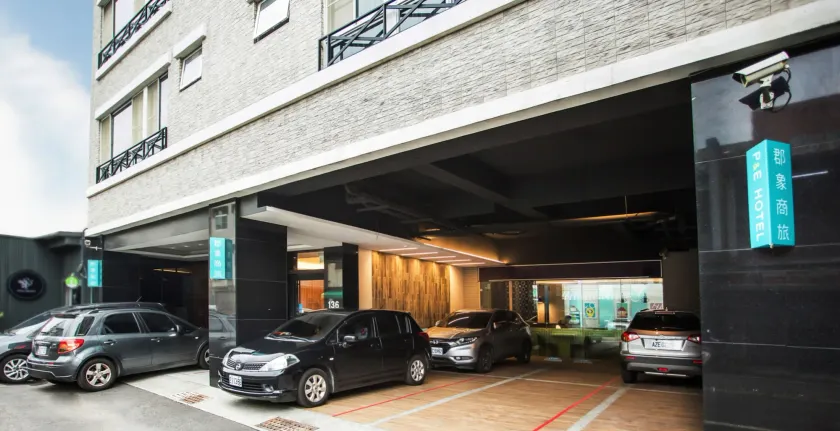 P&E Hotel - Image 1
