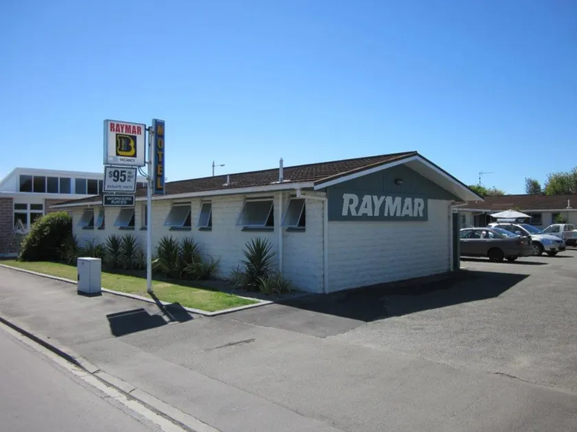 Raymar Motor Inn - Image 1