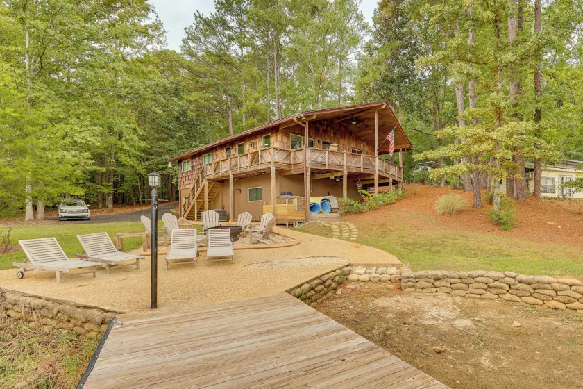 Beautiful Lakefront Home with Plenty of Space! - Image 1