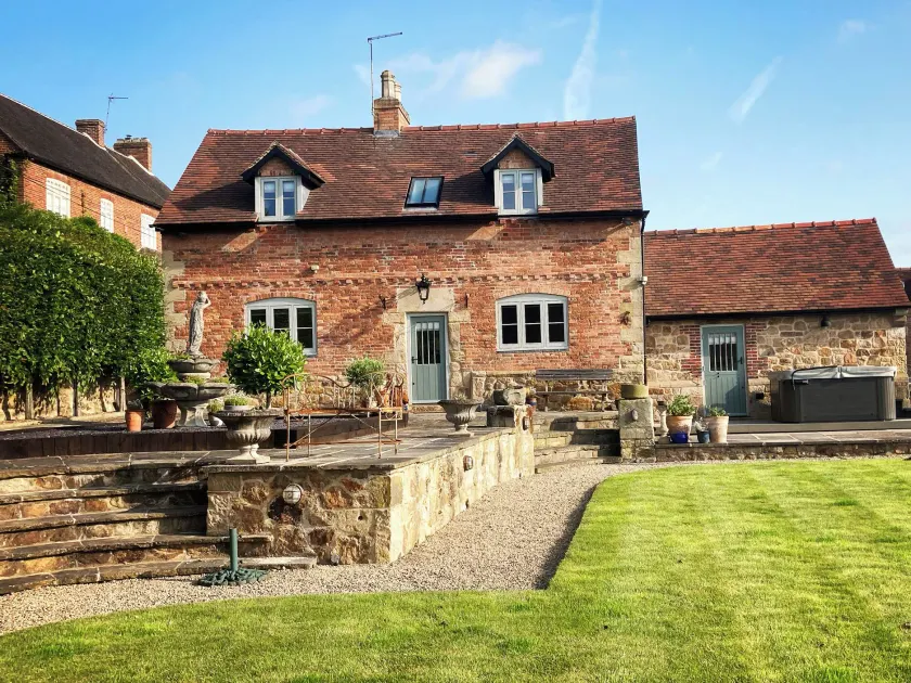 New Elms Farmhouse - Image 1