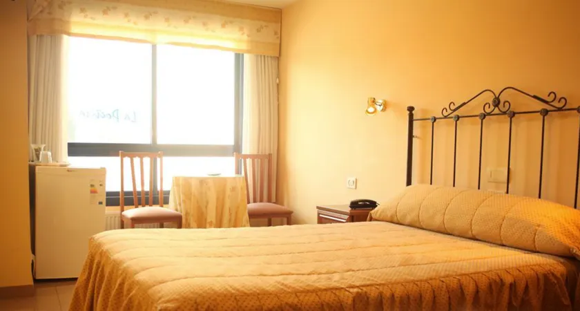 Hostal LA POETISA - Auto Check-in - Image 1