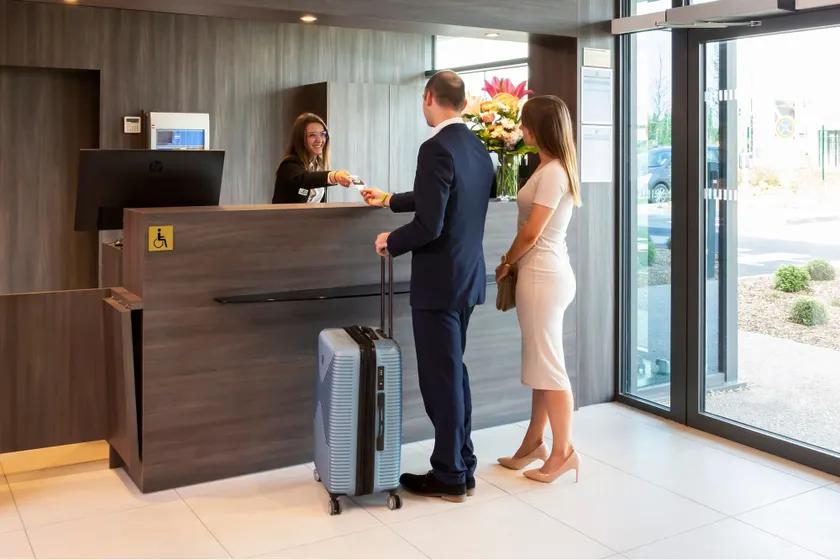 Hôtel Roi Soleil Prestige Plaisir - St Quentin - Image 1