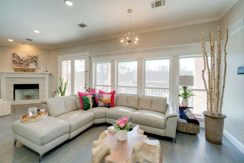 Near Joe Pool Lake! Luxe Getaway w/ Shared Pool - Image 1