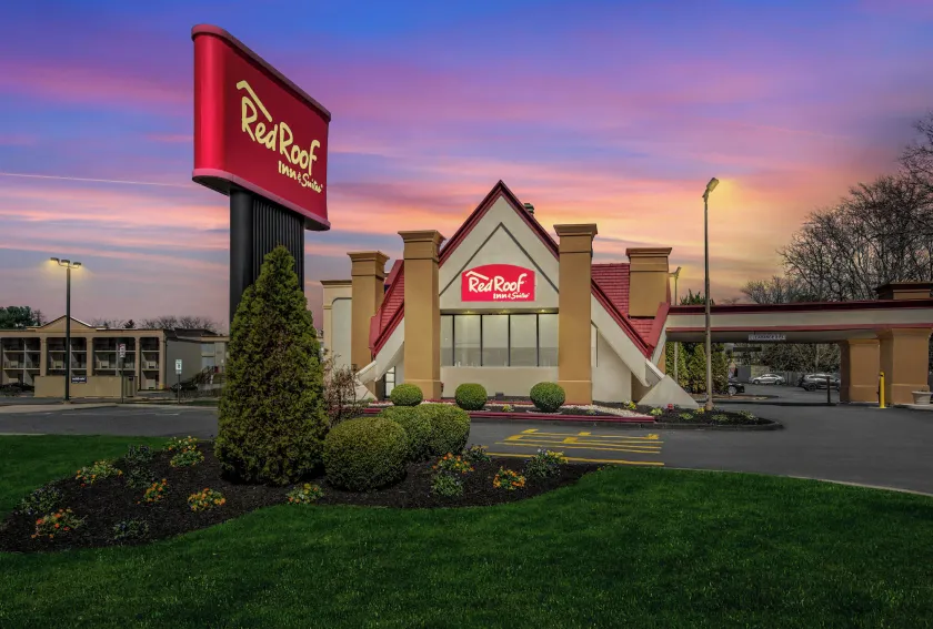 Red Roof Inn and Suites Newark - University - Image 1