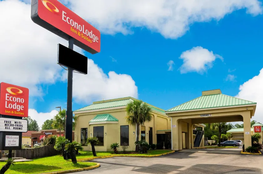 Econo Lodge Inn & Suites Gulfport Airport - Image 1