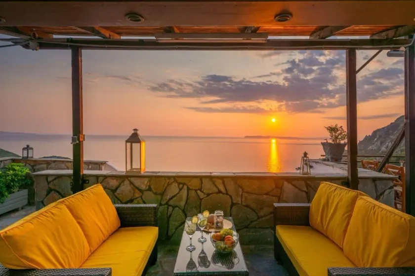 Arilla Beach Hotel - Image 1