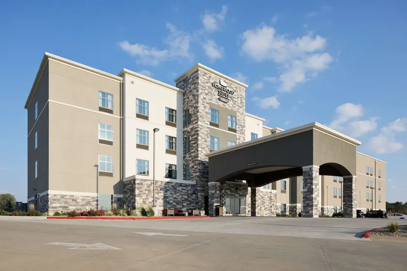 Homewood Suites by Hilton Topeka - Image 1