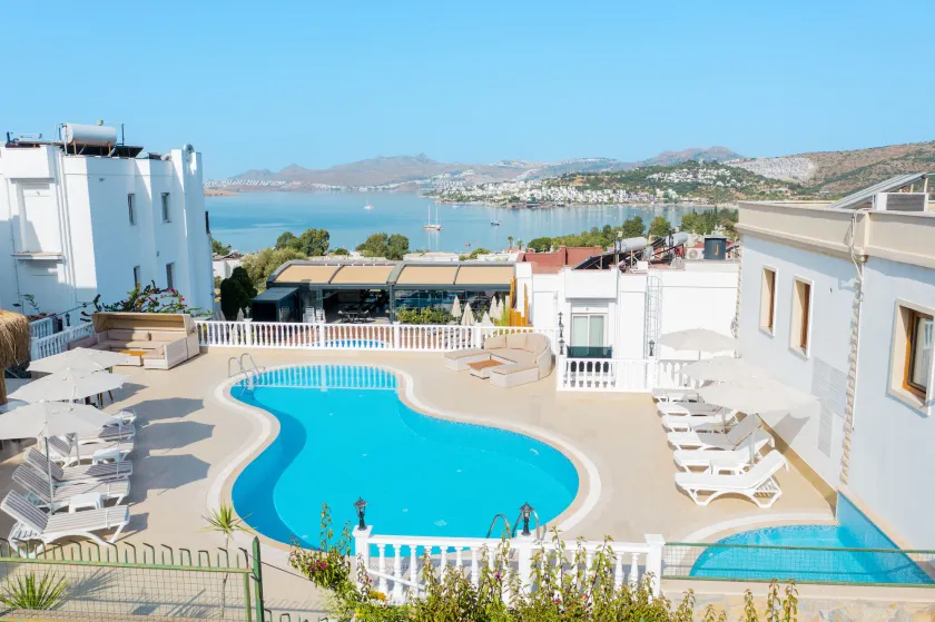 Queen Otel - Image 1