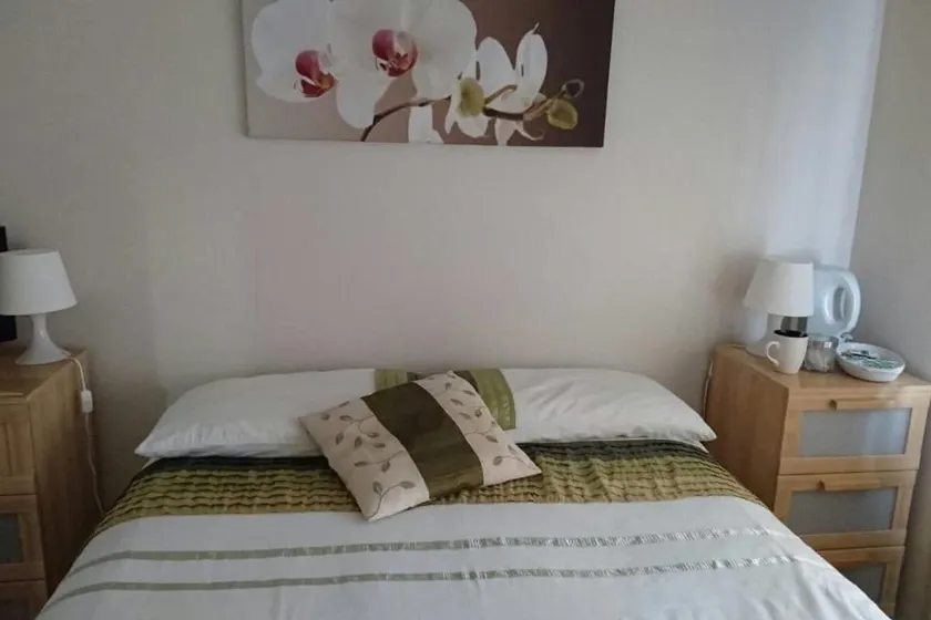 Family Room Sleeps 3 with 1 double and 1 single bed Ground Floor Private shower - Rum