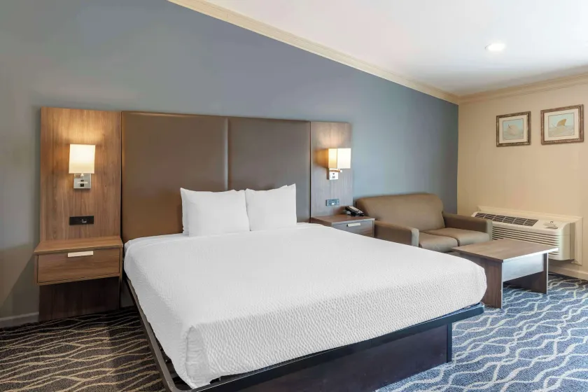 Best Western Plus Hill House - Image 1
