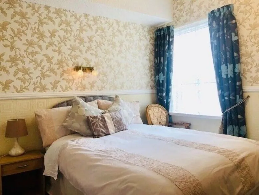 Dunromin Hotel - Image 1