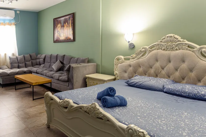 Laguardia Hotel - Image 1