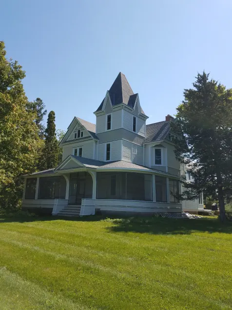 Oaklawn Inn - Image 1