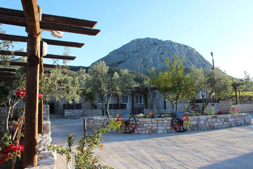 Acrocorinth Apartments - Image 1