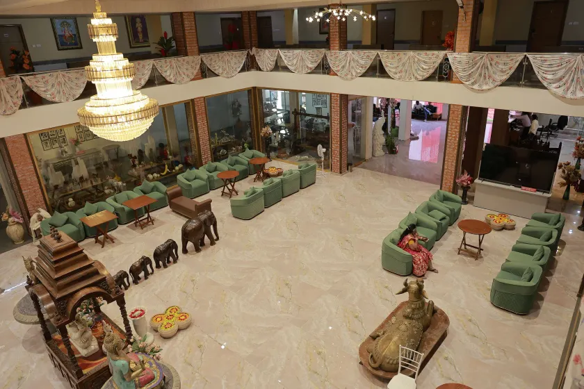 Hotel Sai Palkhi Niwara - Image 1