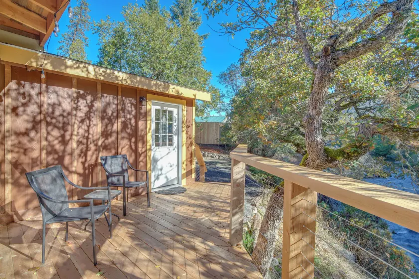 Riverfront Relaxation: Secluded Jacksonville Home - Image 1