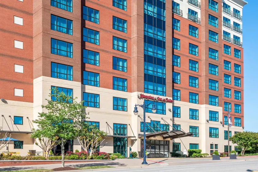 Hampton Inn & Suites National Harbor - Alexandria Area - Image 1