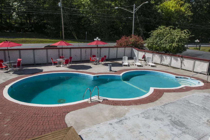 King Hendrick Motel - Image 1