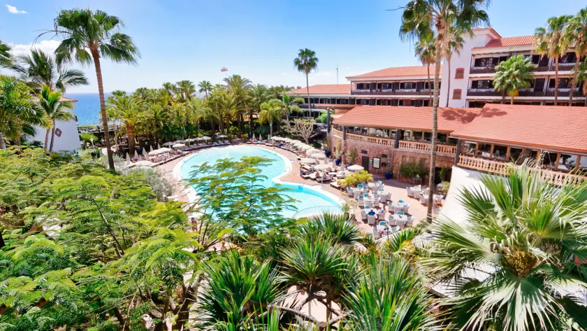 Hotel Parque Tropical - Image 1