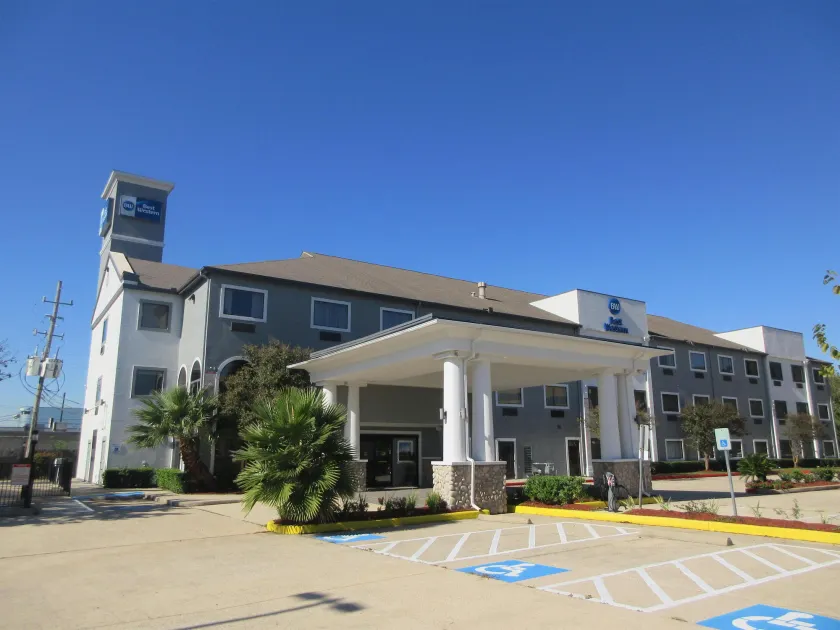 Best Western Champions Forest Inn and Suites - Image 1